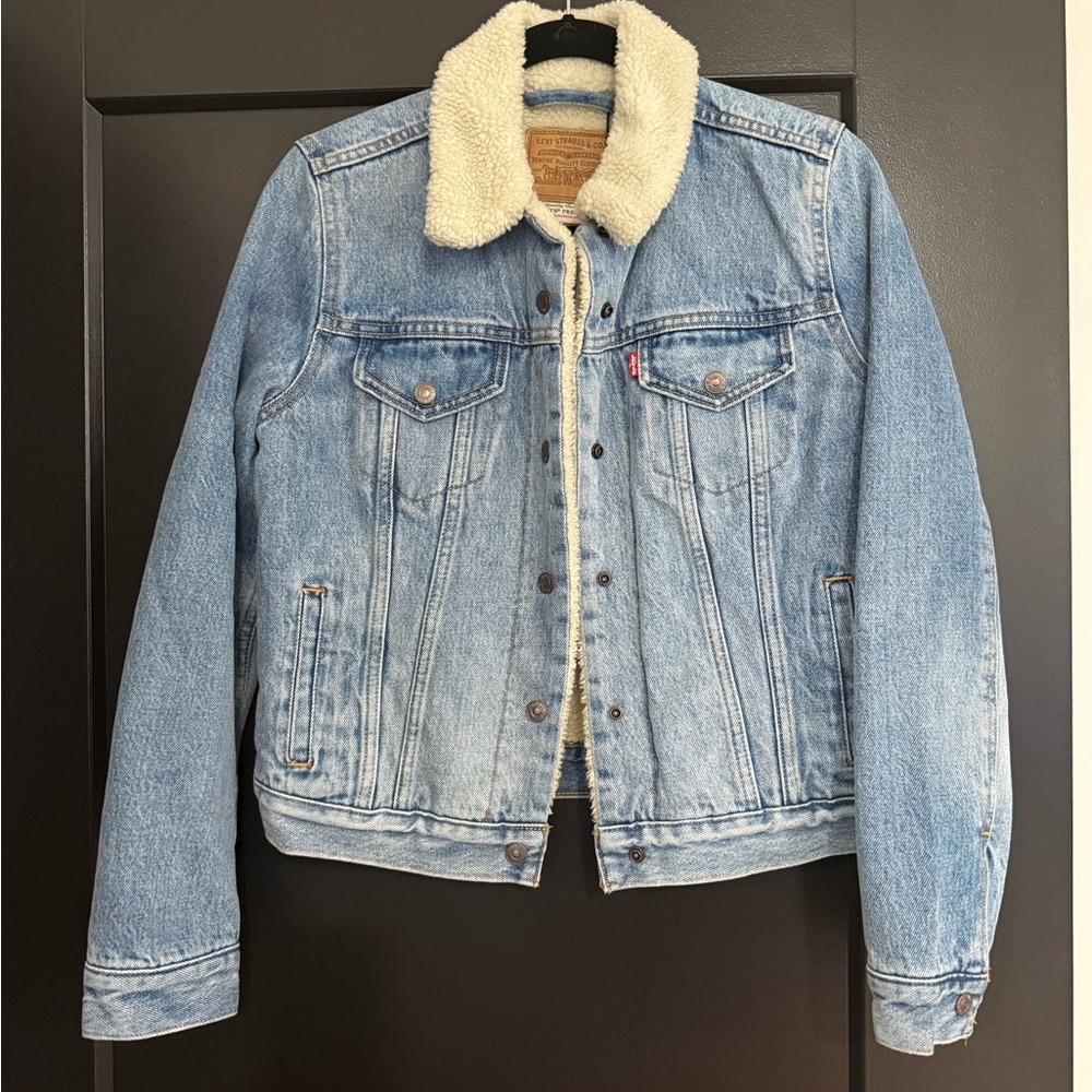 Levi's Light Blue Denim Jacket with Cream Sherpa